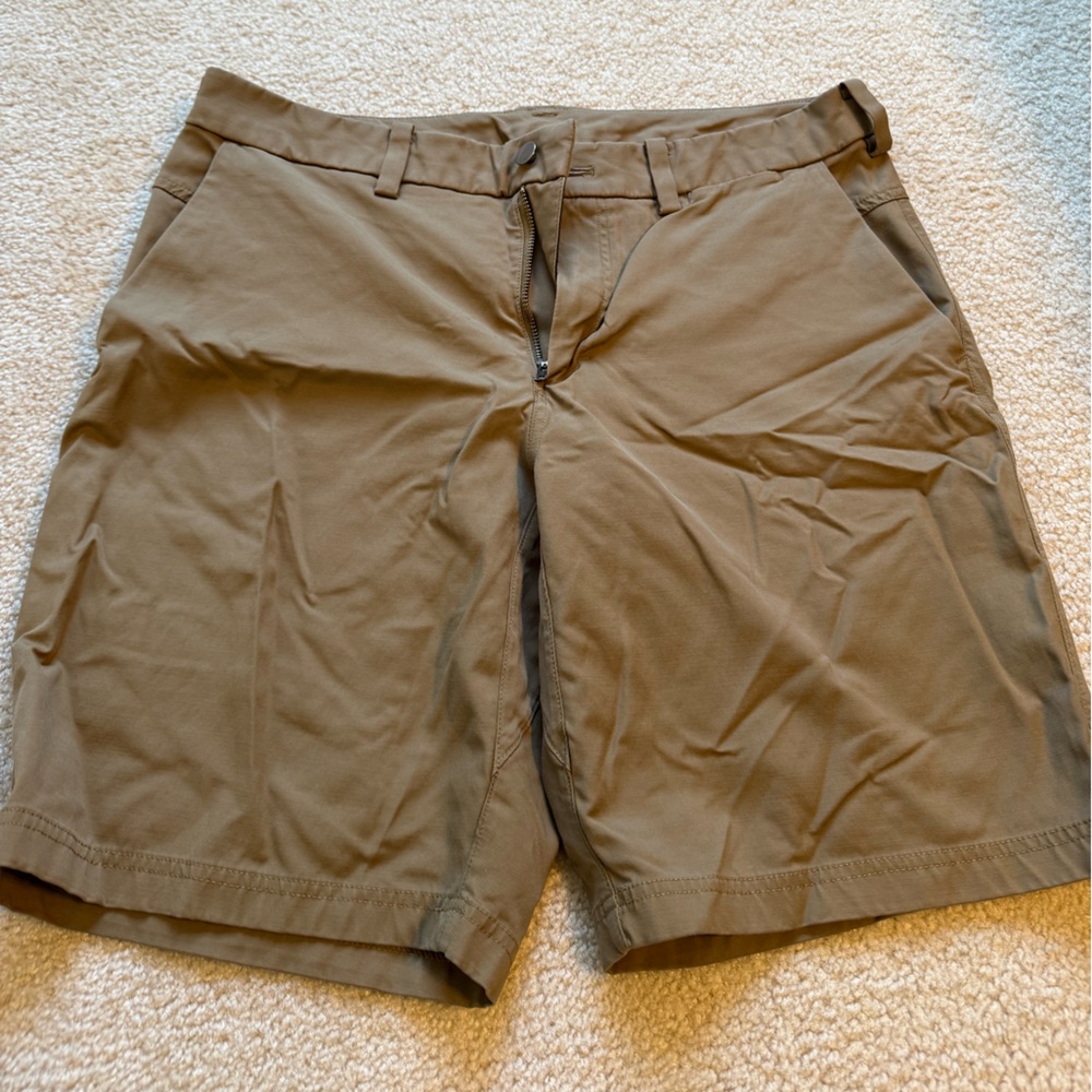 Lululemon Men's Brown Flat Front Shorts